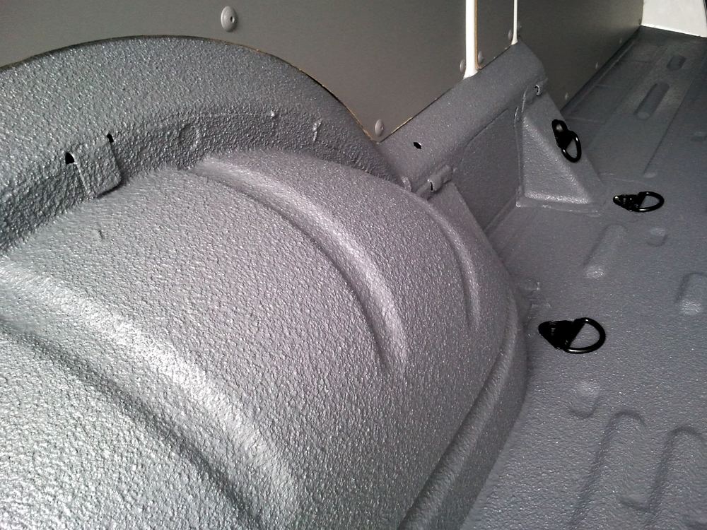 Protectakote WB Antirutschfarbe Telegrau 4 auf Transporter-Ladefl&auml;che und Radkasten