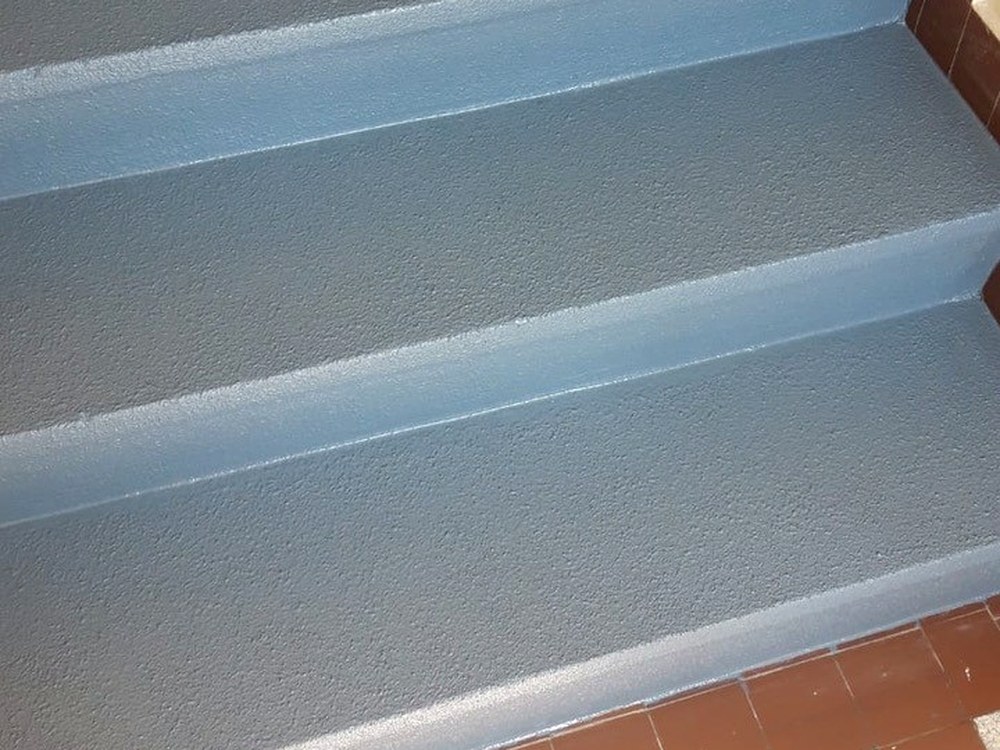 Treppenstufen mit Protectakote WB rutschhemmend beschichtet