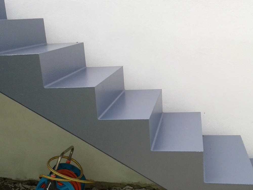 Kellertreppe im Rohbau mit Protectakote WB beschichtet